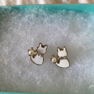 Cat shaped Stu earrings